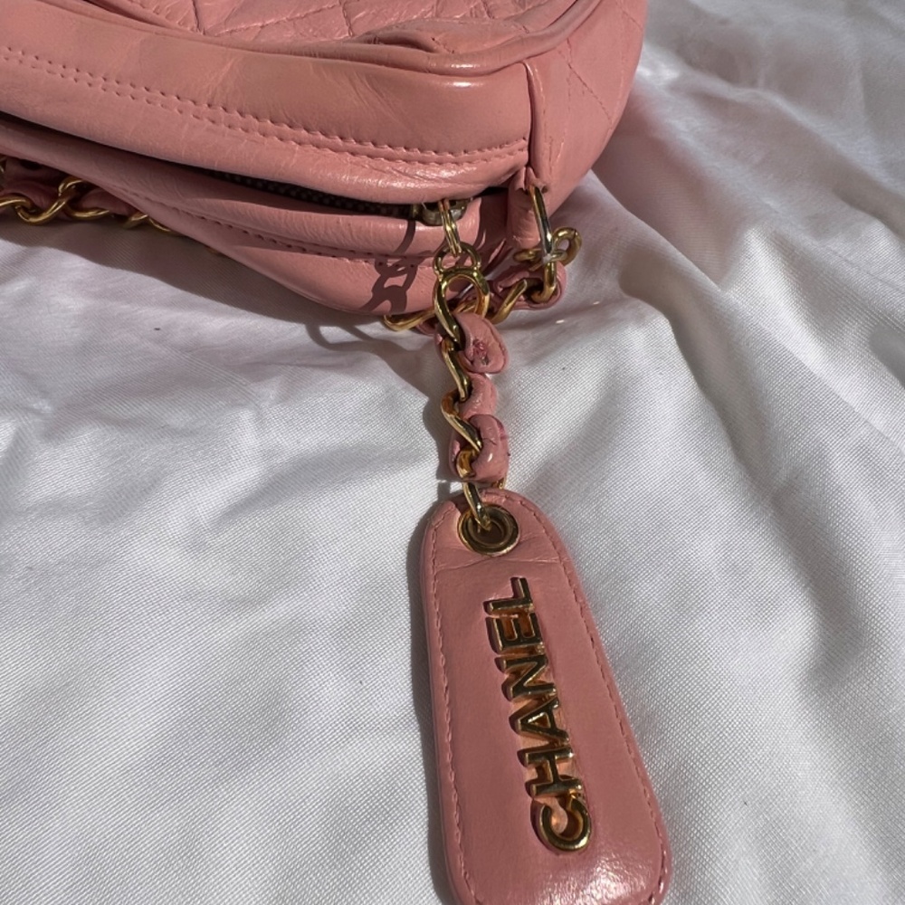 CHANEL Pink Quilted Lambskin Crossbody Bag with Gold Chain - Picture 2 of 13